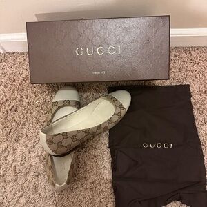 Gucci Women's Brown and Cream Loafers